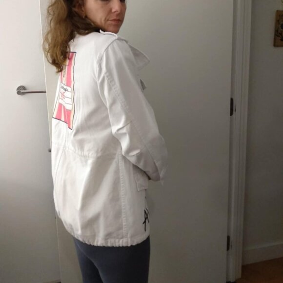 Alice in Wonderland White Denim Trucker Jacket Size Medium - Picture 7 of 7
